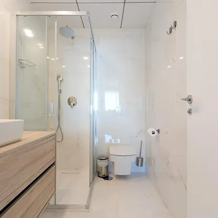 Sea View Apartment *
